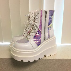 PRE LOVED Cape Robbin -Liquid Love Platforms Boots WHT/9- SH218